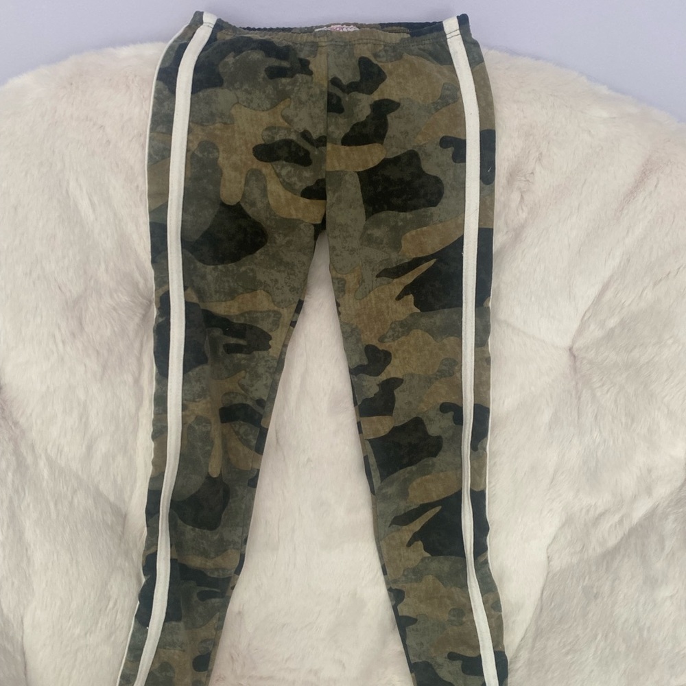 Sofi girls size 6 camo leggings